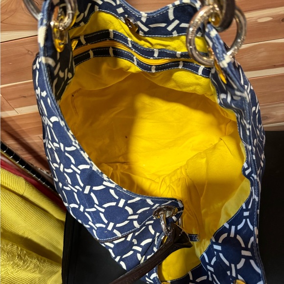 Amie and Lulu tote bag with small pouch - Picture 3 of 5